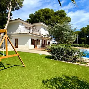  Villa Yate
